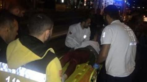 İ­s­t­a­n­b­u­l­­d­a­ ­b­i­r­ ­a­n­d­a­ ­y­o­l­a­ ­a­t­l­a­y­a­n­ ­g­e­n­ç­ ­k­ı­z­a­ ­a­r­a­ç­ ­ç­a­r­p­t­ı­